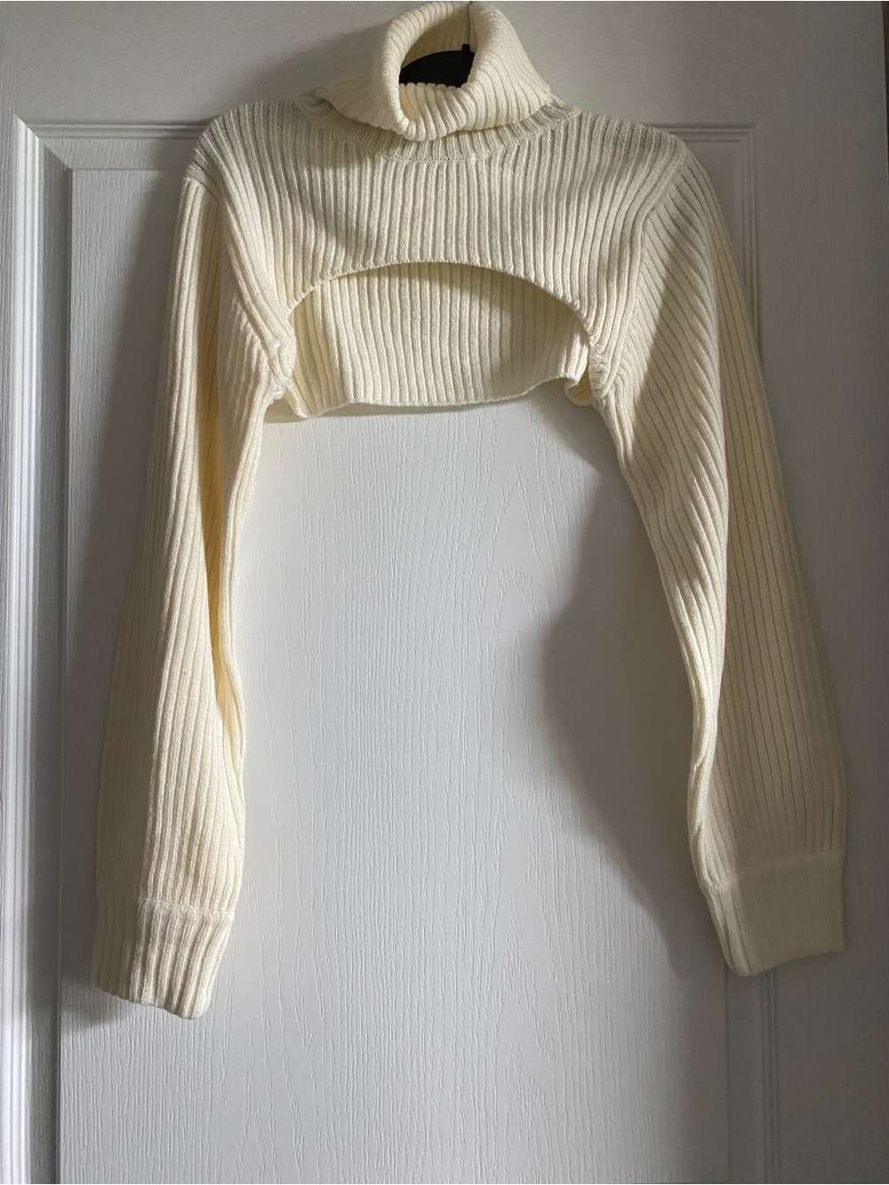 H&M Cream Ribbed Knit Cropped Sweater